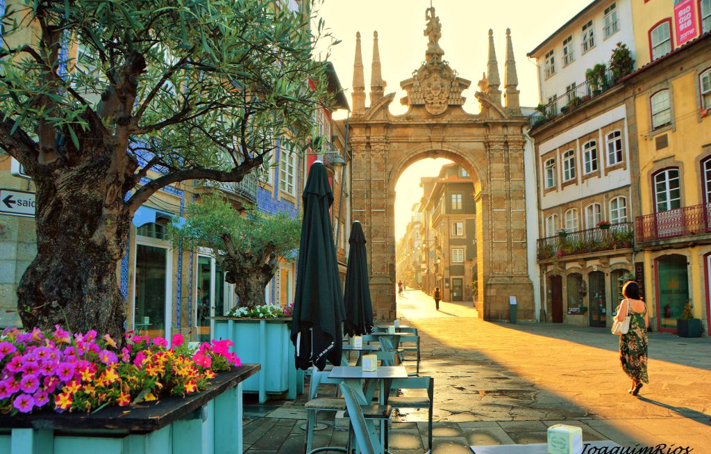 Arco da Porta Nova ao pôr do sol